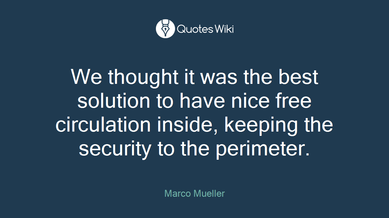We thought it was the best solution to have nice free circulation inside, keeping the security to the perimeter.